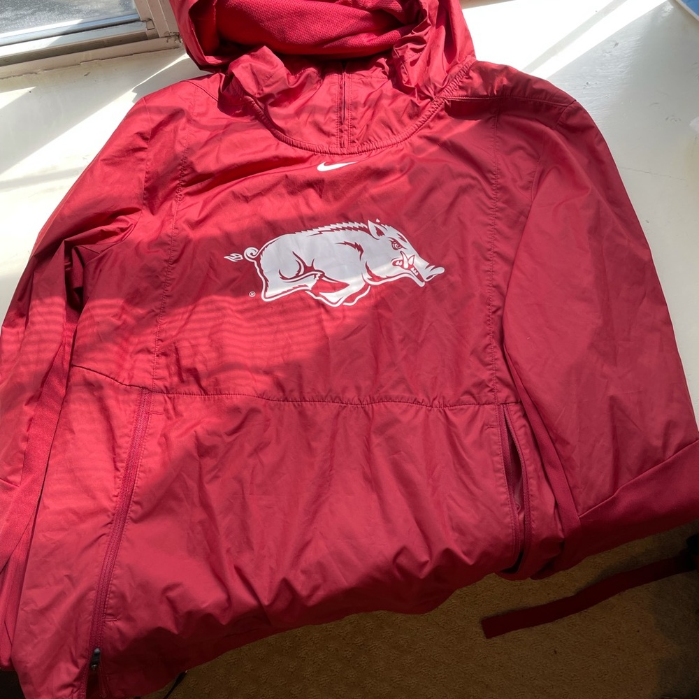 ARKANSAS RAIN JACKET | NIKE